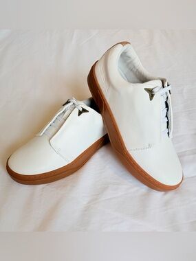 LØND A White Leather Sneakers Gum Sole | Minimal Luxury Casual Shoes Size 8